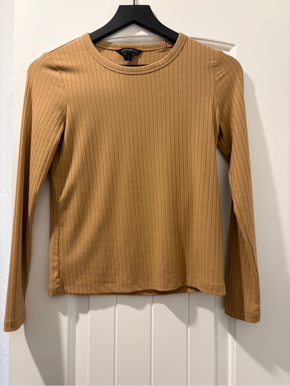 Banana Republic Ribbed Long-Sleeve Crewneck Top - Camel